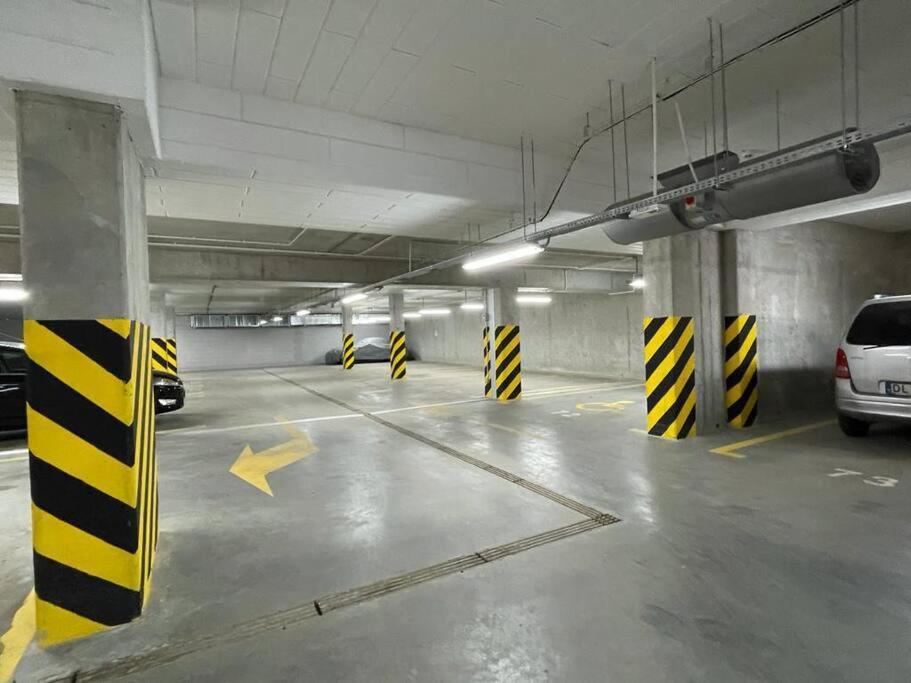 Art Marina Nad Rzeka Z Bezplatnym Parkingiem Apartment Wroclaw Exterior photo