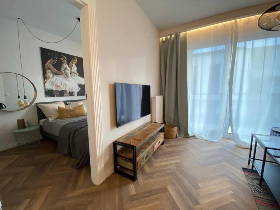 Art Marina Nad Rzeka Z Bezplatnym Parkingiem Apartment Wroclaw Exterior photo
